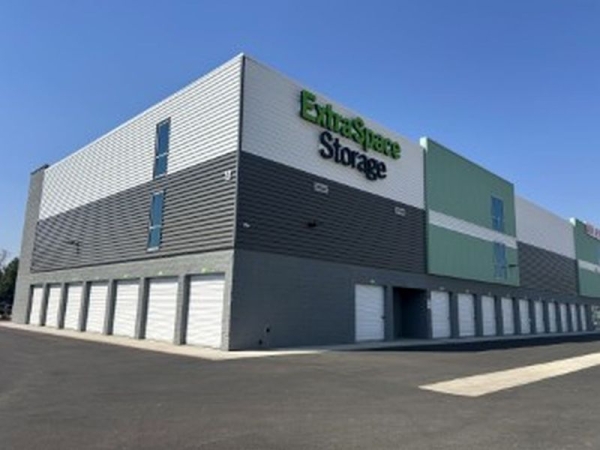 Facility photo: //images.sparefoot.com/medium/2400736904fee6b6085.jpg