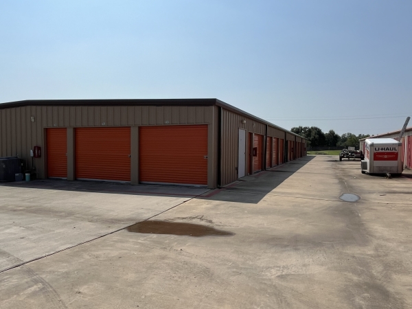 Facility photo: //images.sparefoot.com/medium/24008368753fa760f18.jpeg