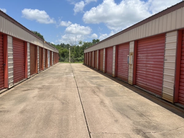 Facility photo: //images.sparefoot.com/medium/24008368753fdee478b.jpeg