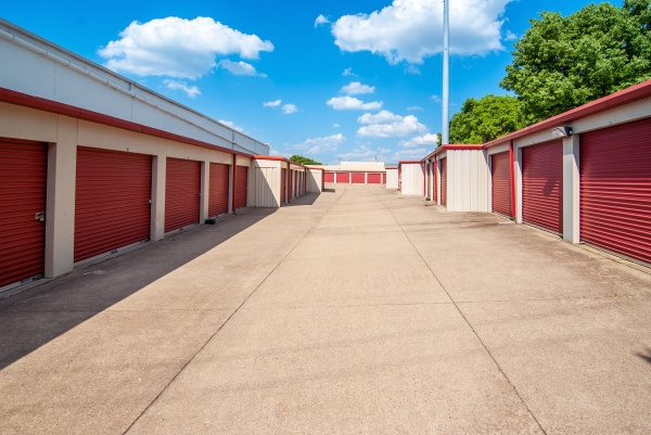 Facility photo: //images.sparefoot.com/medium/24009869b97b970793f.jpg