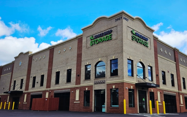 Facility photo: //images.sparefoot.com/medium/240116689de545b8108.jpg