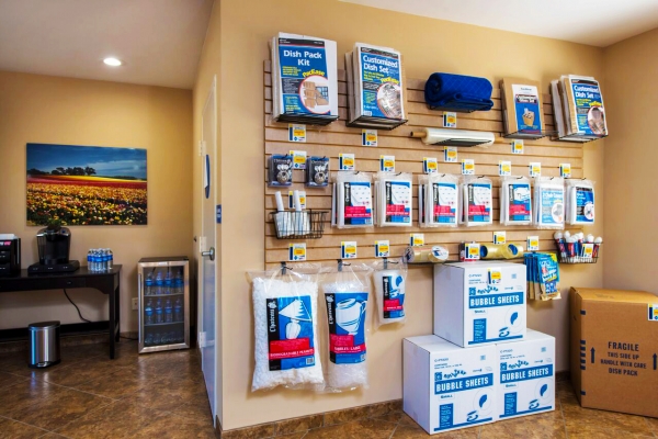 Facility photo: //images.sparefoot.com/medium/24013367e1a0731f1fe.jpg