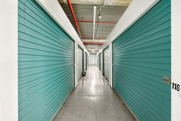 Facility photo: //images.sparefoot.com/medium/240189680902349612f.jpg