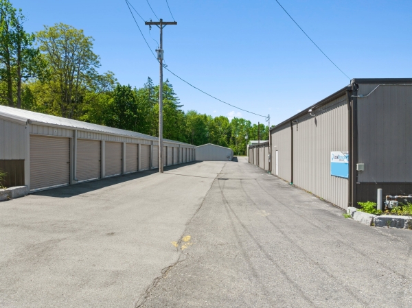 Facility photo: //images.sparefoot.com/medium/2401946a55517babd91.jpg
