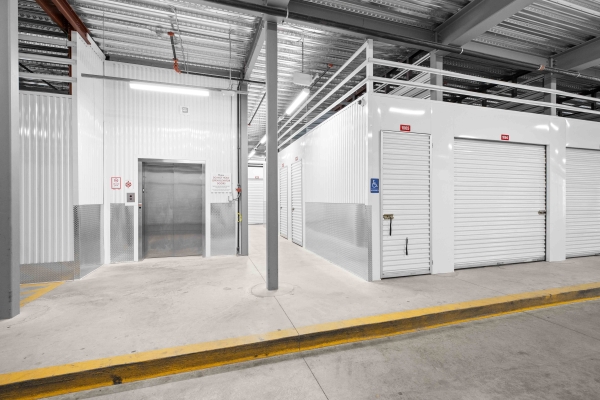 Facility photo: //images.sparefoot.com/medium/240196690e2b2b24ef4.jpg