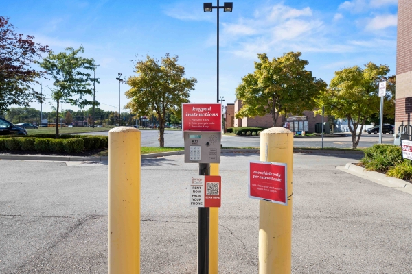 Facility photo: //images.sparefoot.com/medium/240196690e2b2f0fb97.jpg