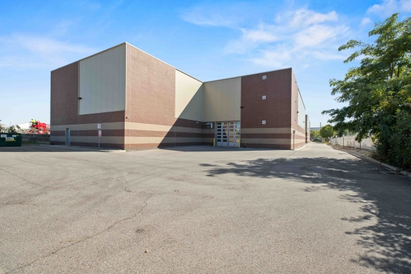 Facility photo: //images.sparefoot.com/medium/240196690e2b467a41e.jpg