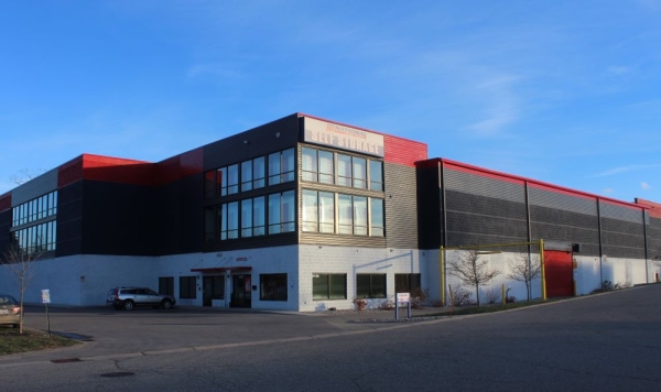 Facility photo: //images.sparefoot.com/medium/2402026914d84dd7ab2.jpg