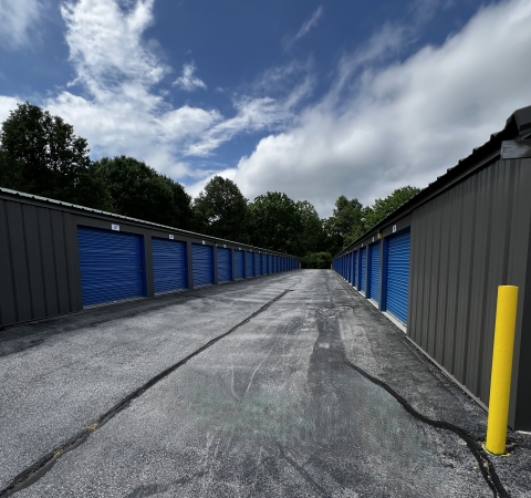 Facility photo: //images.sparefoot.com/medium/2402236855c1b97f6c5.jpg