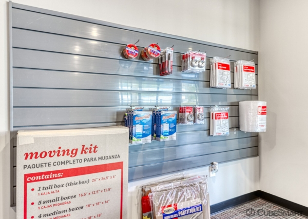 Facility photo: //images.sparefoot.com/medium/240225695f619255a30.jpg