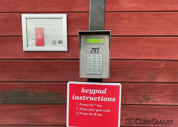 Facility photo: //images.sparefoot.com/medium/240252693a77065d751.jpg