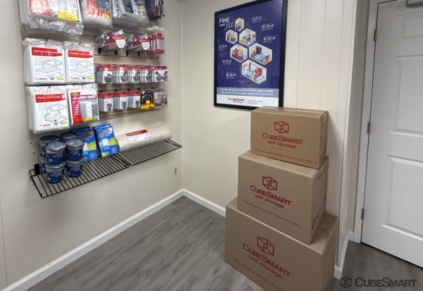 Facility photo: //images.sparefoot.com/medium/240252695f5fa0cb266.jpg