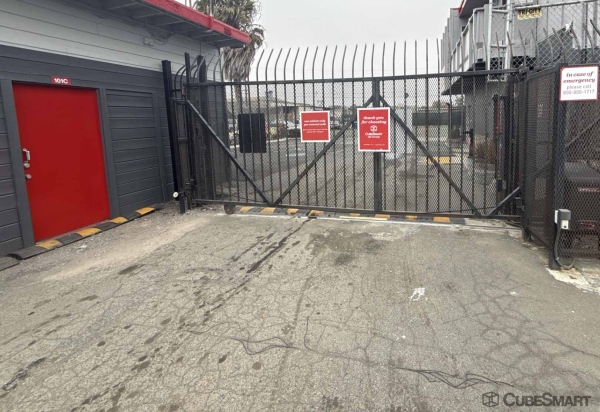 Facility photo: //images.sparefoot.com/medium/24025269fc347d0ce4c.jpg
