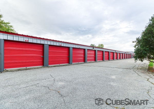 Facility photo: //images.sparefoot.com/medium/240254686f7465c630c.jpg