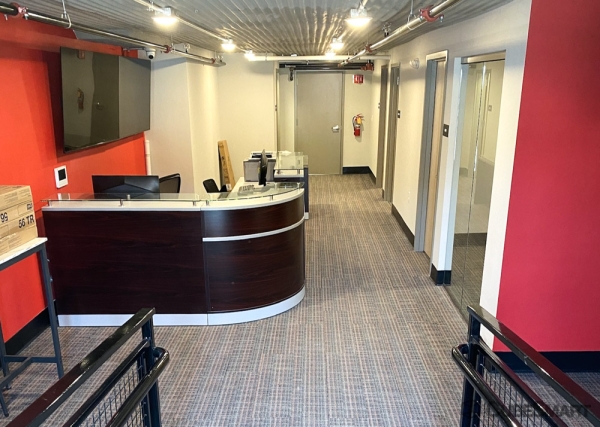 Facility photo: //images.sparefoot.com/medium/24025668833ecccb42d.jpg
