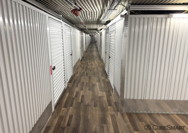 Facility photo: //images.sparefoot.com/medium/24025668833ecf3335c.jpg
