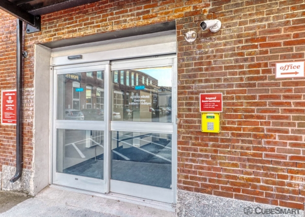 Facility photo: //images.sparefoot.com/medium/24025669fc4b1e42da4.jpg