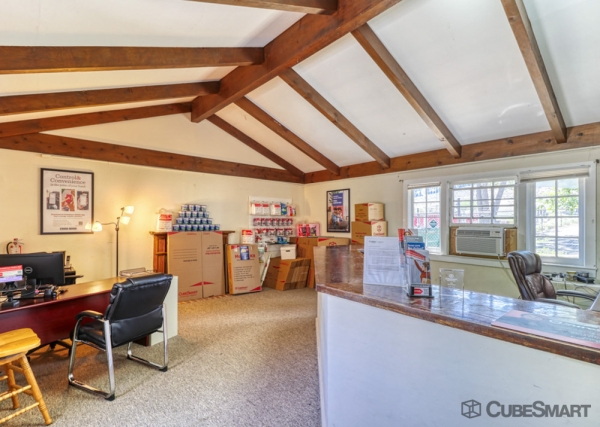 Facility photo: //images.sparefoot.com/medium/240258688345397d157.jpg