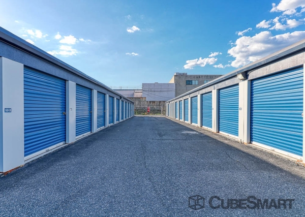 Facility photo: //images.sparefoot.com/medium/24026068e637f9bb225.jpg