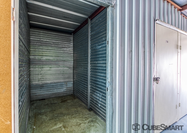 Facility photo: //images.sparefoot.com/medium/2402616880a2fd6d6b8.jpg