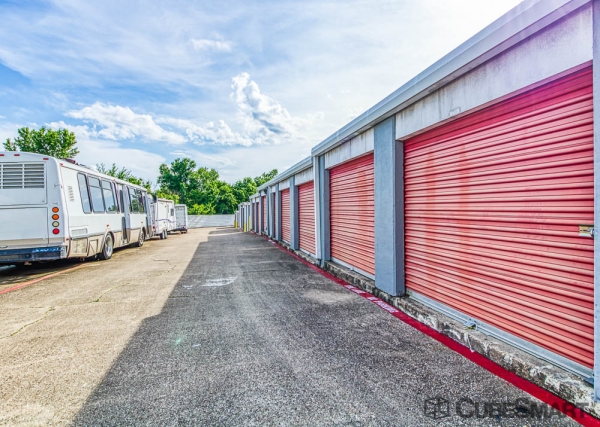 Facility photo: //images.sparefoot.com/medium/2402616882003a8324e.jpg