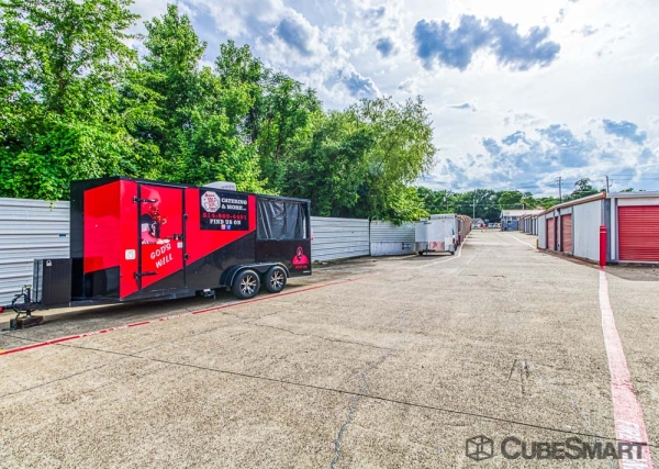 Facility photo: //images.sparefoot.com/medium/240261693aa855e1c70.jpg