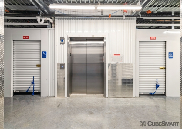 Facility photo: //images.sparefoot.com/medium/2402636866465b25e6e.jpg