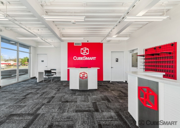 Facility photo: //images.sparefoot.com/medium/240263688c855c03759.jpg