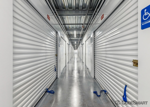 Facility photo: //images.sparefoot.com/medium/240263688c855d34eaa.jpg
