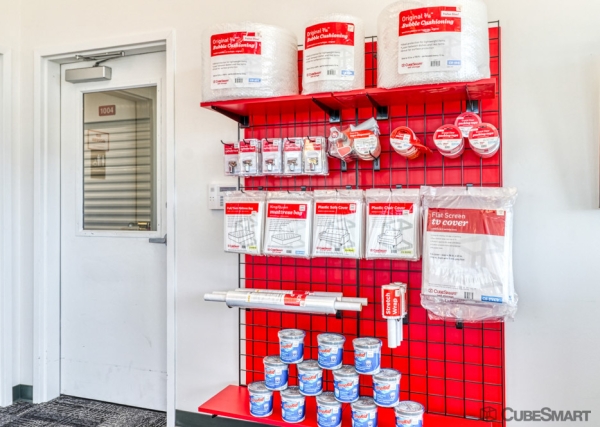 Facility photo: //images.sparefoot.com/medium/24026369e0b27bbc960.jpg