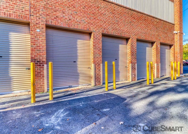 Facility photo: //images.sparefoot.com/medium/240264686f985773438.jpg