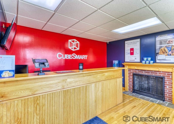 Facility photo: //images.sparefoot.com/medium/240265688b446bce88b.jpg