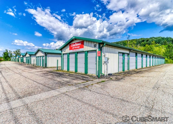 Facility photo: //images.sparefoot.com/medium/240265688c85ef3c52f.jpg