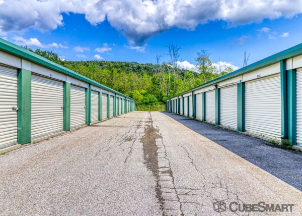 Facility photo: //images.sparefoot.com/medium/2402656890783d8005f.jpg