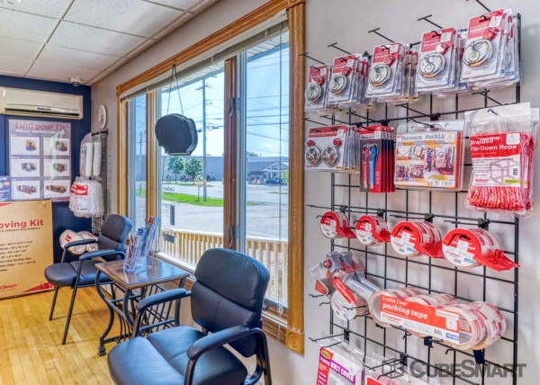 Facility photo: //images.sparefoot.com/medium/240265691f05602d1e5.jpg