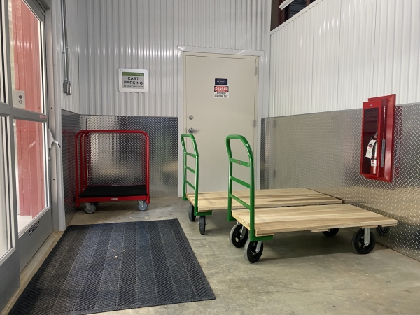 Facility photo: //images.sparefoot.com/medium/24027368814307c8088.jpg