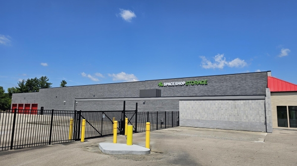 Facility photo: //images.sparefoot.com/medium/24028568923557133e7.jpg