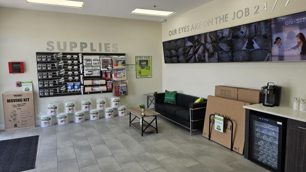 Facility photo: //images.sparefoot.com/medium/2402856892355adcd93.jpg