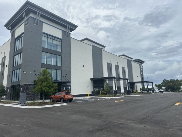 Facility photo: //images.sparefoot.com/medium/240299689cf2b8ce060.jpg