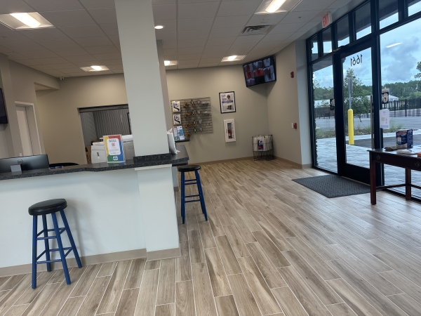Facility photo: //images.sparefoot.com/medium/240299689cf364ed2d6.jpg