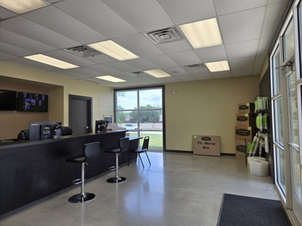 Facility photo: //images.sparefoot.com/medium/24031869942ea918677.jpg