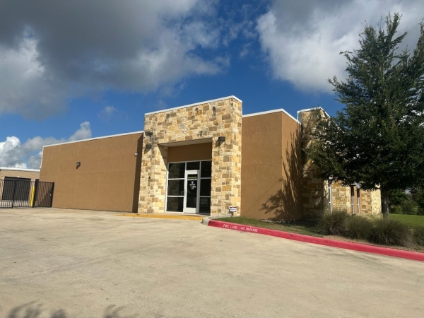 Facility photo: //images.sparefoot.com/medium/24031869942eac24499.jpg