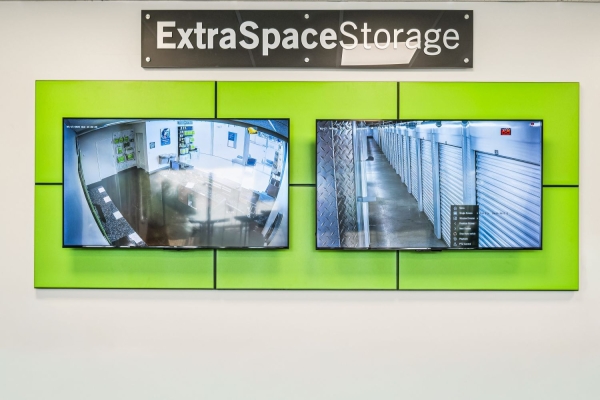 Storage Units at Extra Space Storage - 6856 - Phoenix - N Black Canyon Hwy - 21427 North Black Canyon Highway