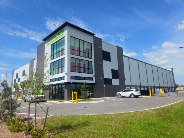 Facility photo: //images.sparefoot.com/medium/2403236904f00d0221b.jpg