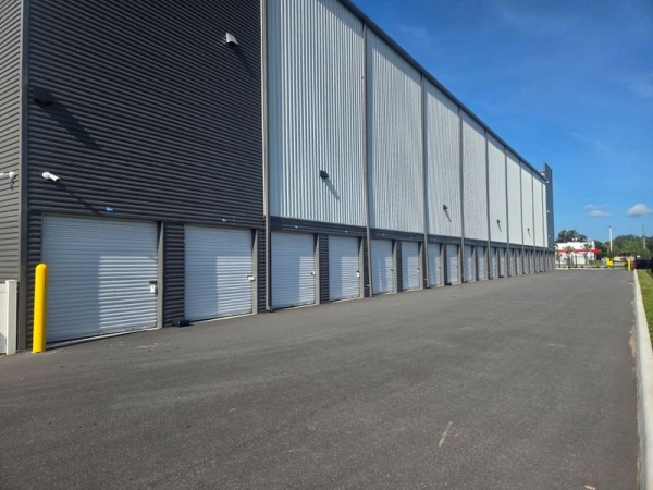 Facility photo: //images.sparefoot.com/medium/2403236904f044aea04.jpg