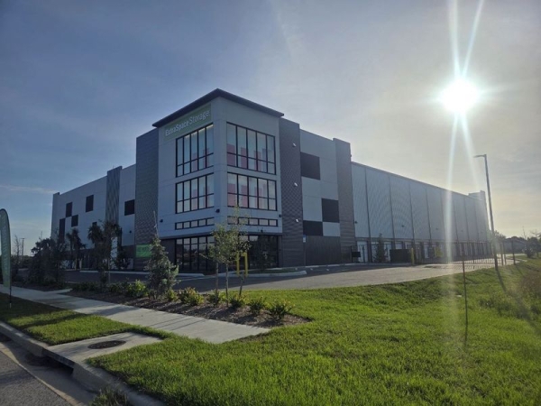 Facility photo: //images.sparefoot.com/medium/2403236904f0754aca9.jpg