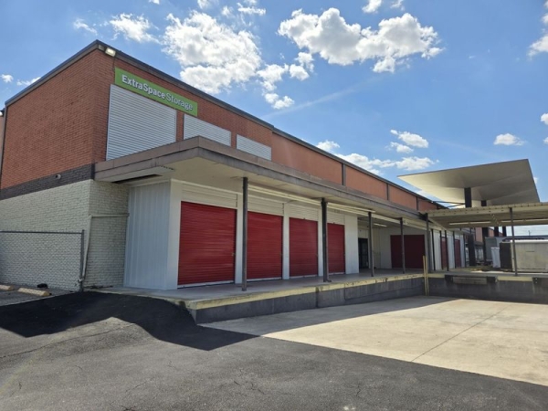 Storage Units at Extra Space Storage - 6859 - Tampa - 2320 W Hillsborough Ave - 2320 West Hillsborough Avenue