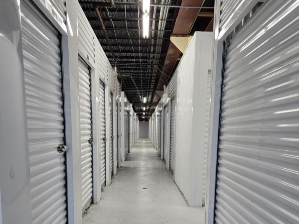 Storage Units at Extra Space Storage - 6859 - Tampa - 2320 W Hillsborough Ave - 2320 West Hillsborough Avenue