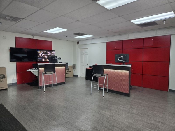 Storage Units at Extra Space Storage - 6859 - Tampa - 2320 W Hillsborough Ave - 2320 West Hillsborough Avenue