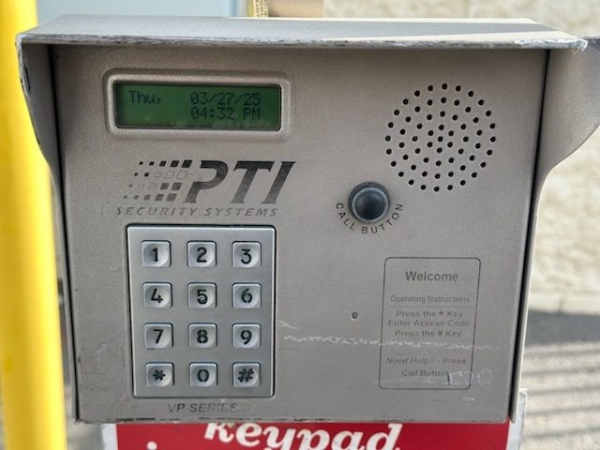 Facility photo: //images.sparefoot.com/medium/2403266994320571165.jpg